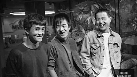 体育品牌电竞联名鞋款，引领潮流新趋势